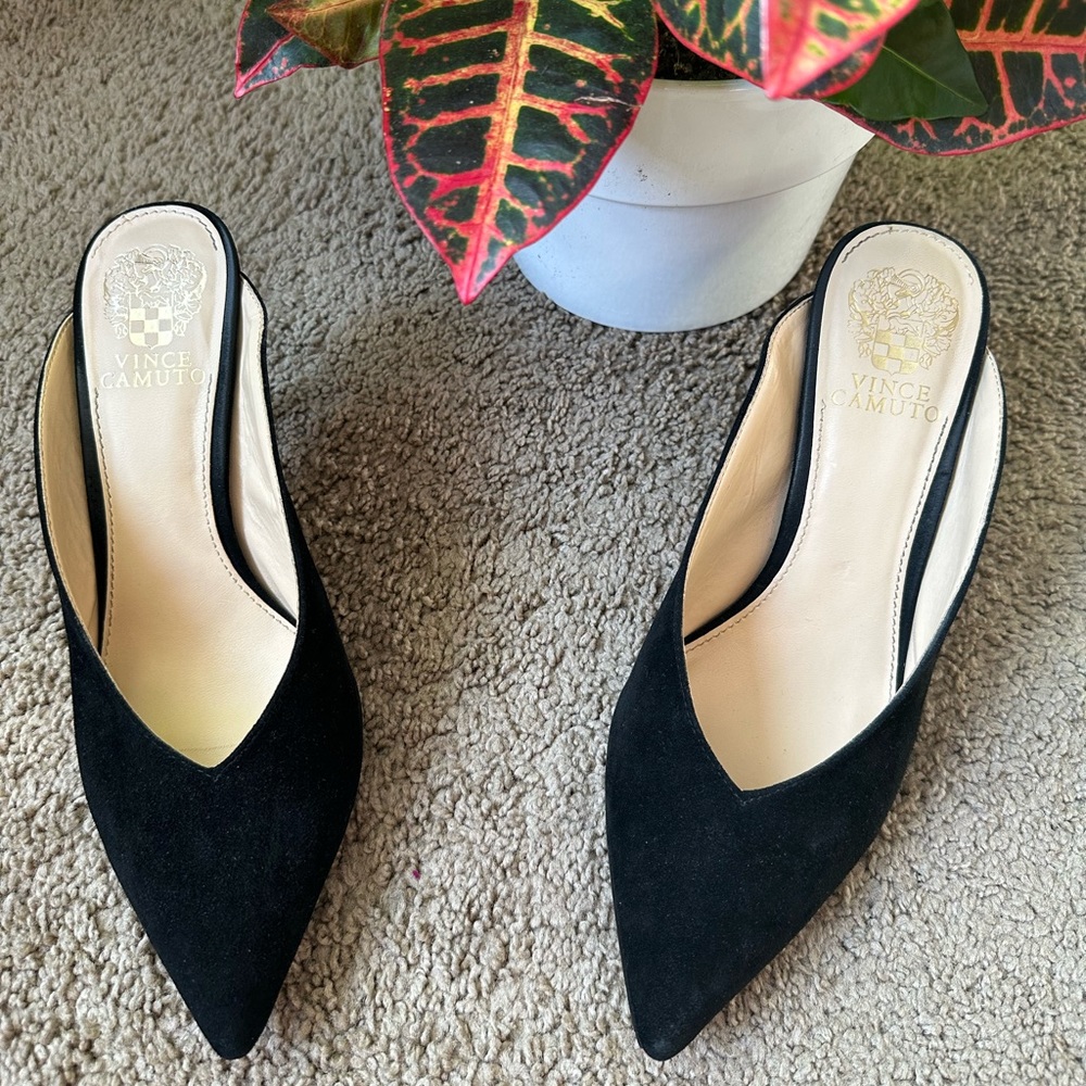 vince camuto black suede pointed toe mule